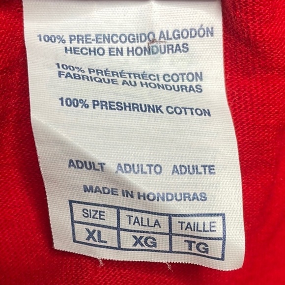 DELTA Red Santa Belt Graphic T-Shirt - Picture 6 of 7